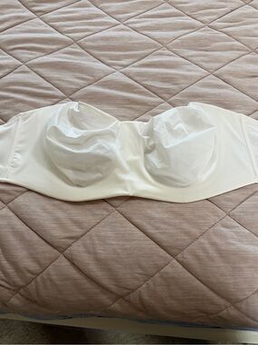 torrid White Strapless Seamless Bandeau Bra